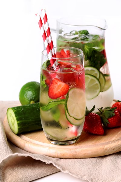 3 Day Flat Belly Detox Water to a flatter stomach. Detox and cleanse your system.