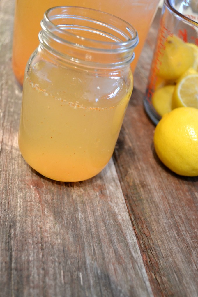 Detox drinks to lose weight featuring Dr. Oz Fat Flush Detox Drink to help you flush fat. Jillian Michael's Detox drink to lose 5 pounds in 7 Days.