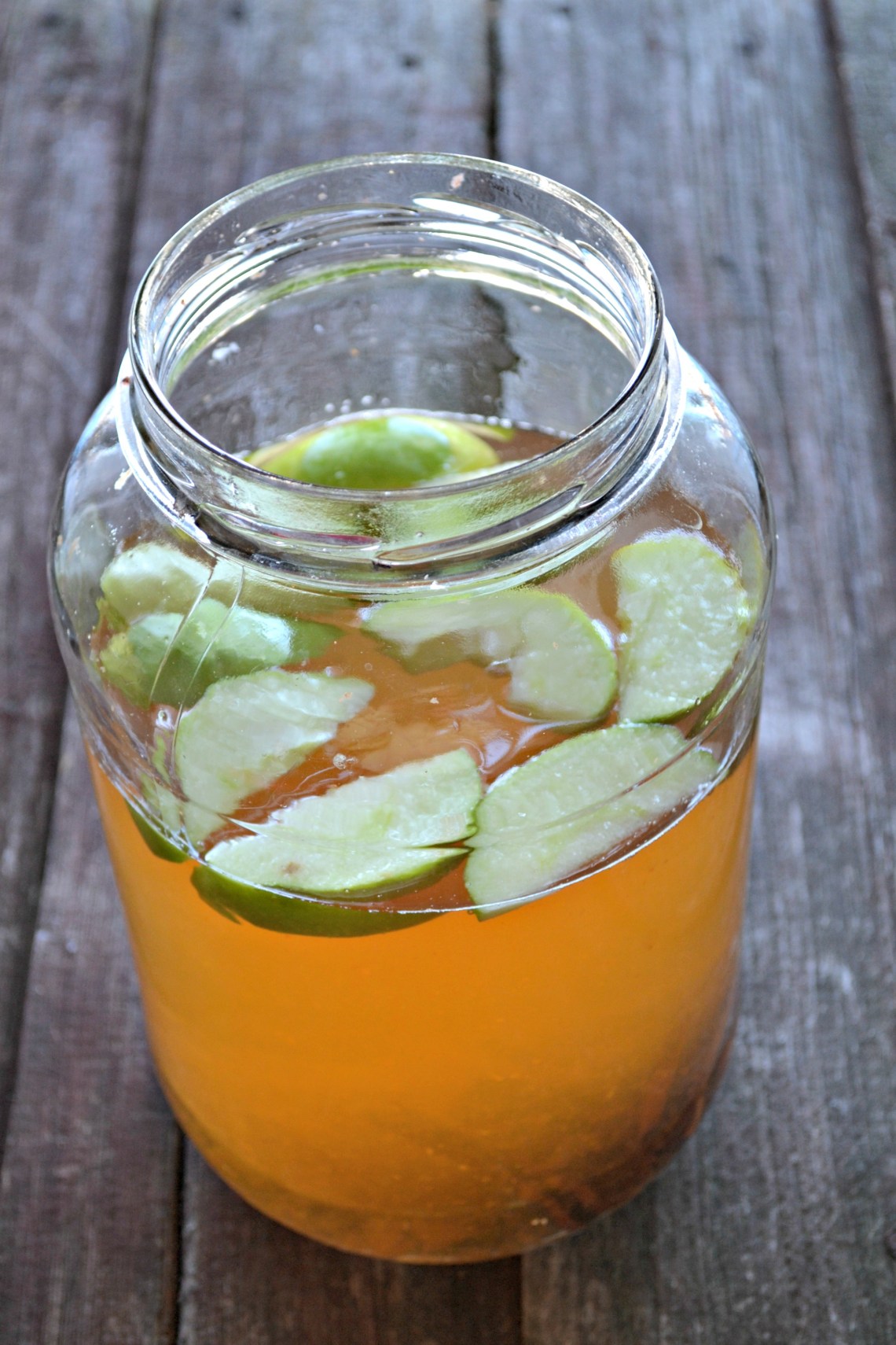 Apple cinnamon detox water